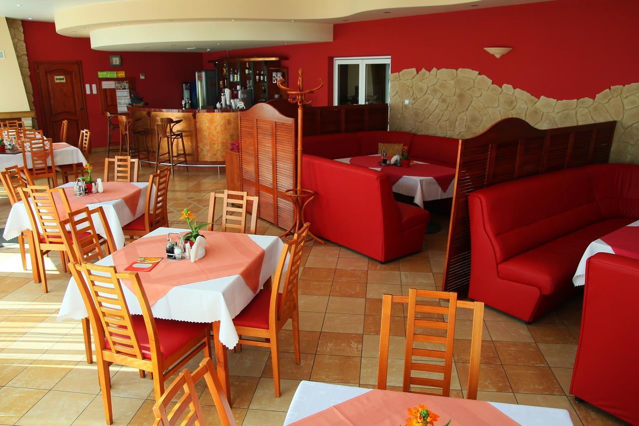 Extrans Hotel Olchowa Kültér fotó