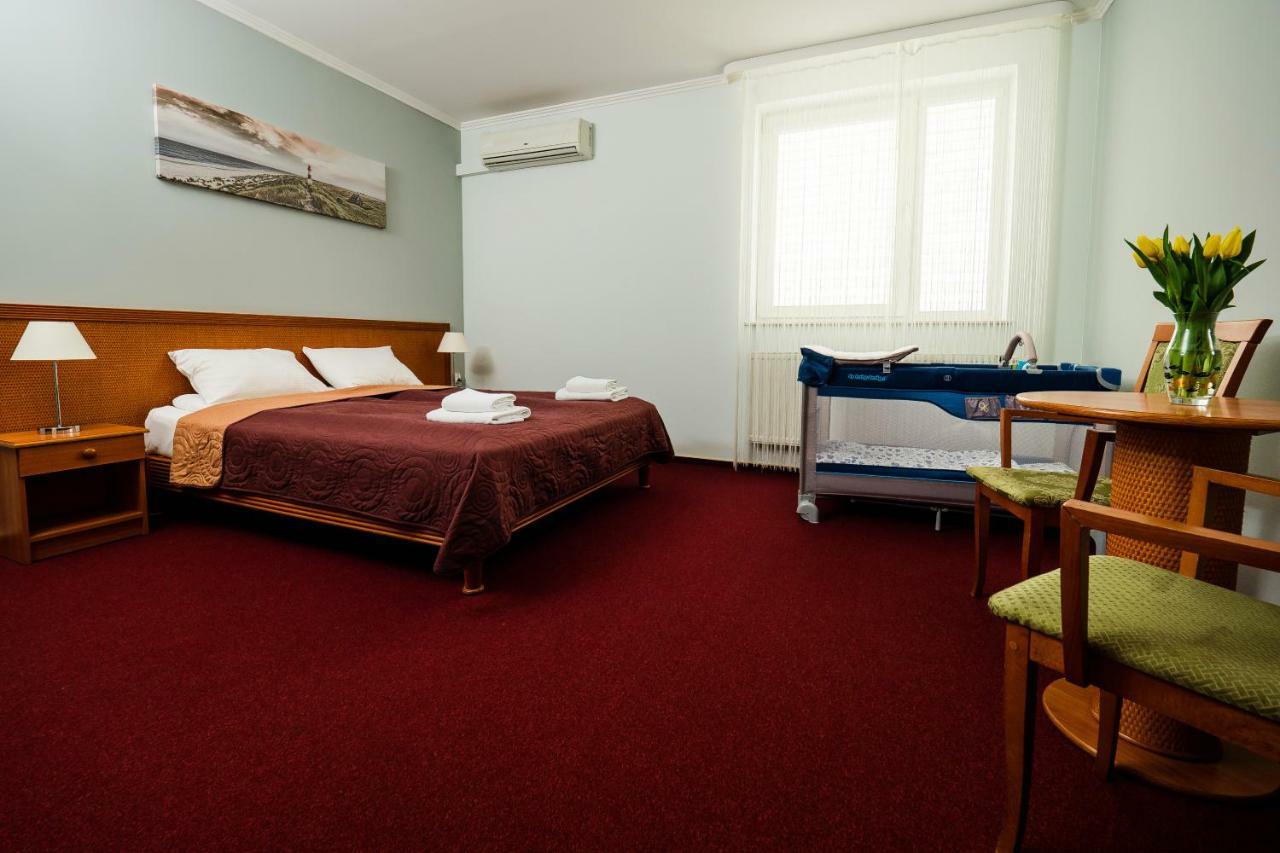 Extrans Hotel Olchowa Kültér fotó